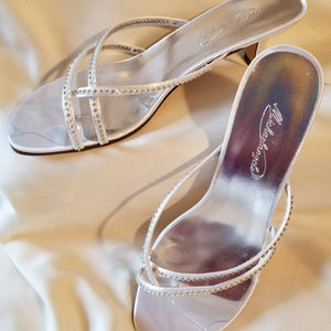 BNIB David's Bridal Marly White Sandals Size 10